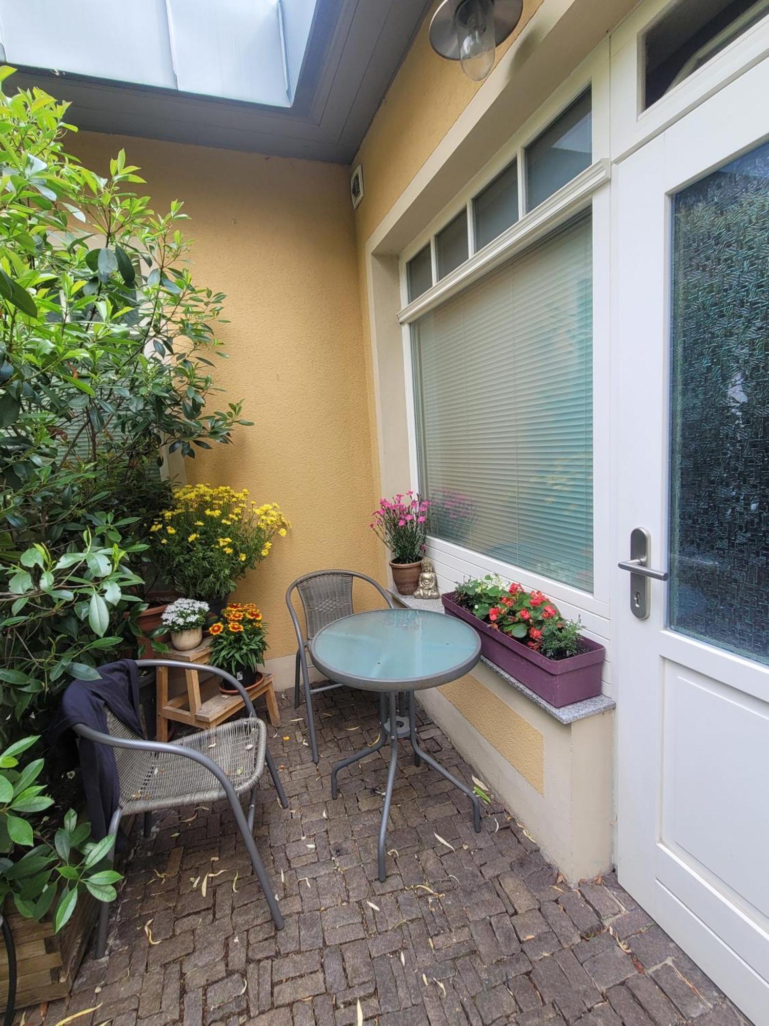 4 Apartment *